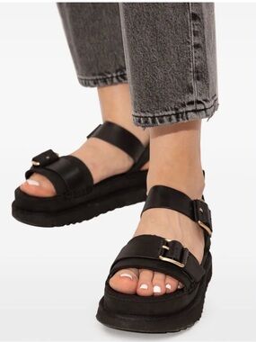 UGG BLARE.Double Strap Sandals Goldenstar Villa sandals S 5 Ladies